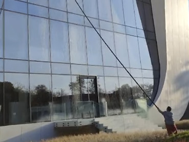 Почистване на фасада с Йоник система